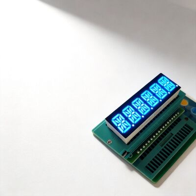 Un buen precio. Pantalla LED ultrabrillante de 14 segmentos con larga vida útil y cumplimiento de RoHS/REACH para aplicaciones industriales en línea