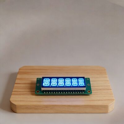 Un buen precio. Pantalla LED ultrabrillante de 14 segmentos con ánodo común para una larga vida útil en aplicaciones electrónicas en línea