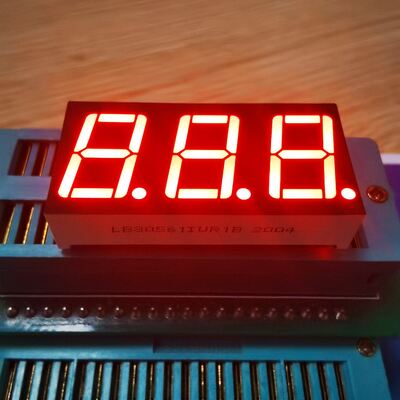 Un buen precio. 14.2mm 3 dígitos 7 segmentos rojo ultra brillante ánodo común pantalla LED para controlador de temperatura en línea