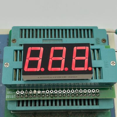 Un buen precio. 3 dígitos 14.2 mm Ultra brillante rojo 7 segmentos de catodo común LED para el controlador de temperatura en línea