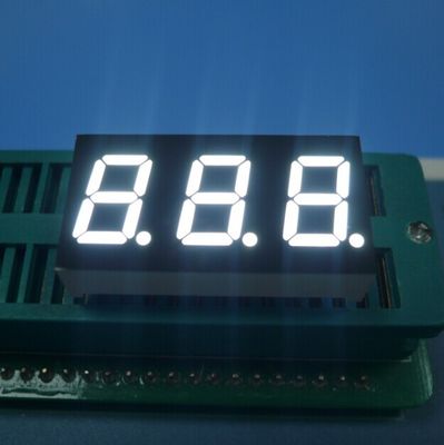 Triple dígito 0,4 pulgadas 7 segmentos de pantalla LED con cátodo común Ultrabrillante blanco