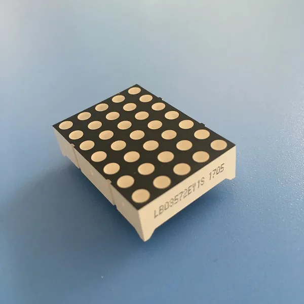 Display LED de matriz DOT de 3 mm de color amarillo súper brillante para señales móviles / tableros de mensajes 3